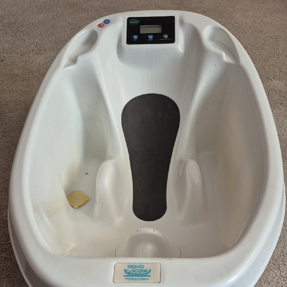 Baby Bath Tub with Digital Scale - White
